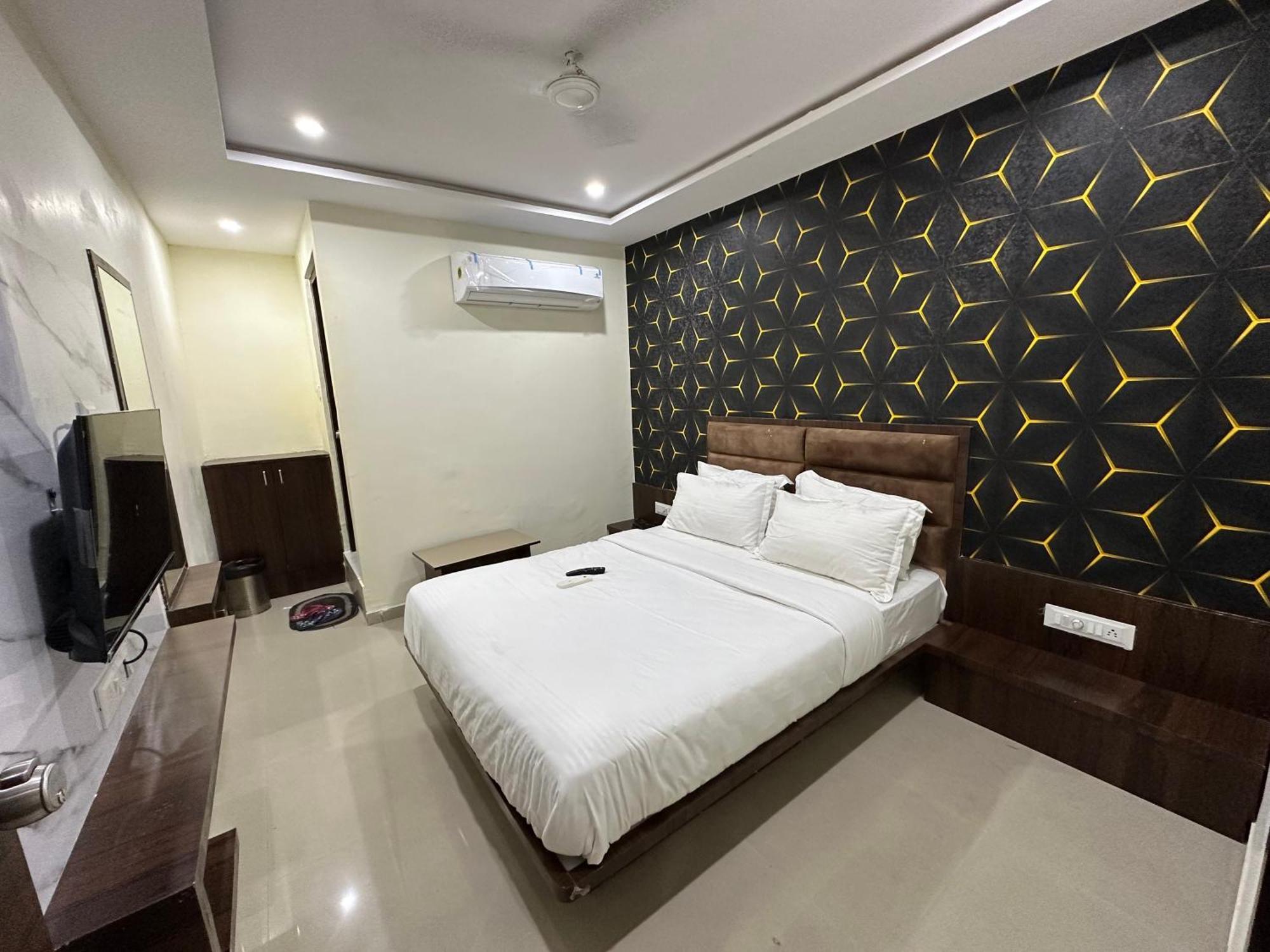 Hotel Golden View Вадодара Экстерьер фото